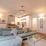 Sophisticated 2br - Steps To Station דירה *