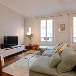 Sophisticated 2br - Steps To Station *