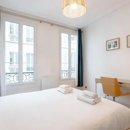 Sophisticated 2br - Steps To Station