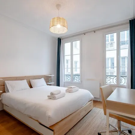 Sophisticated 2br - Steps To Station Appartamento