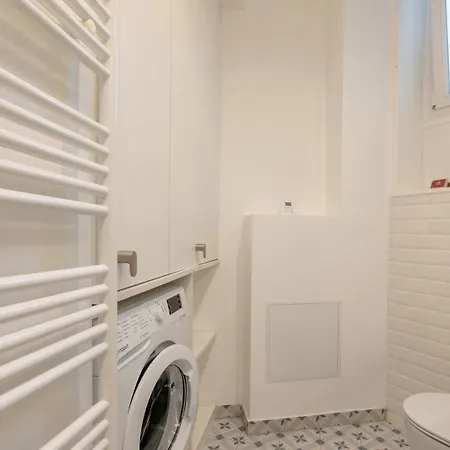 Sophisticated 2br - Steps To Station *