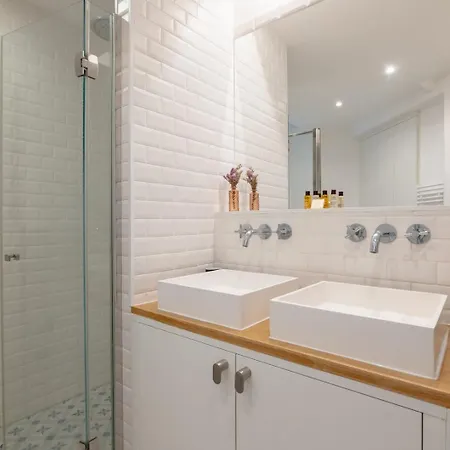 Sophisticated 2br - Steps To Station Appartamento