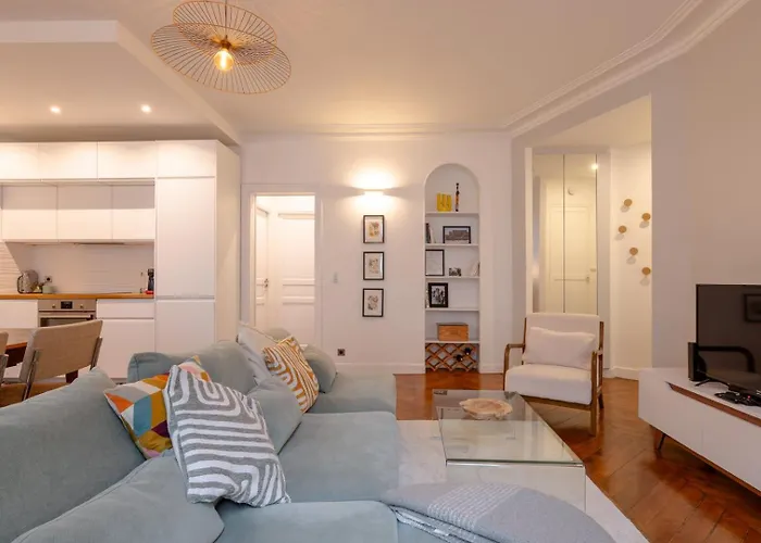 Sophisticated 2br - Steps To Station Appartement Parijs