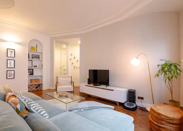 Sophisticated 2br - Steps To Station Appartement