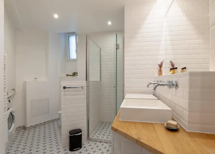 Sophisticated 2br - Steps To Station