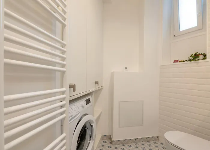 Sophisticated 2br - Steps To Station *