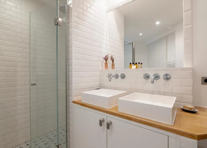 Sophisticated 2br - Steps To Station Appartement