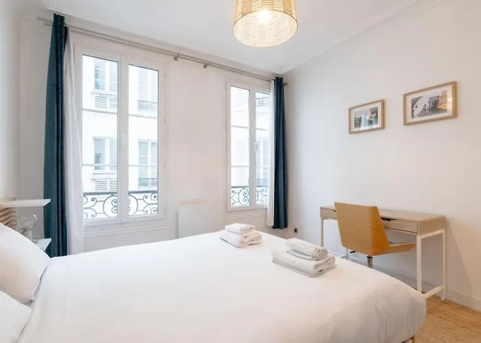 Sophisticated 2br - Steps To Station