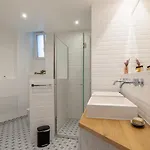Sophisticated 2br - Steps To Station