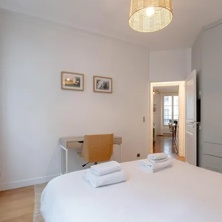 Appartement Sophisticated 2br - Steps To Station Paris
